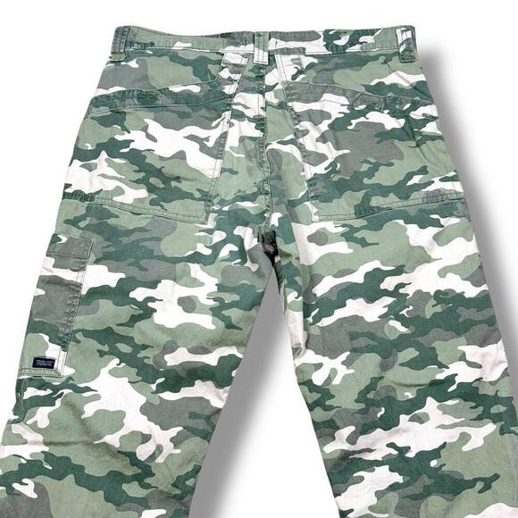 Levi's Signature Women’s Cargo Pants Camouflage Canvas Straight Leg Taper Casual - Picture 2 of 10